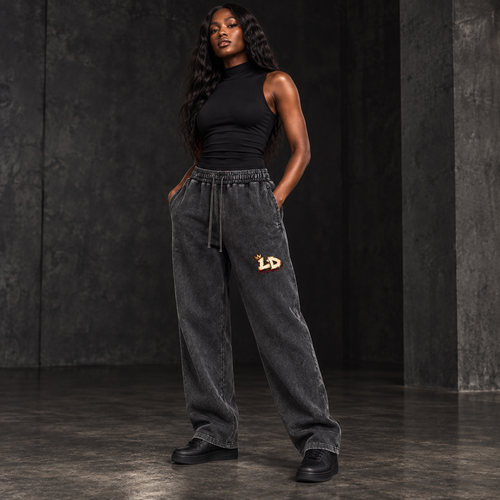 Crowned LD snow-wash heavyweight sweatpants on model